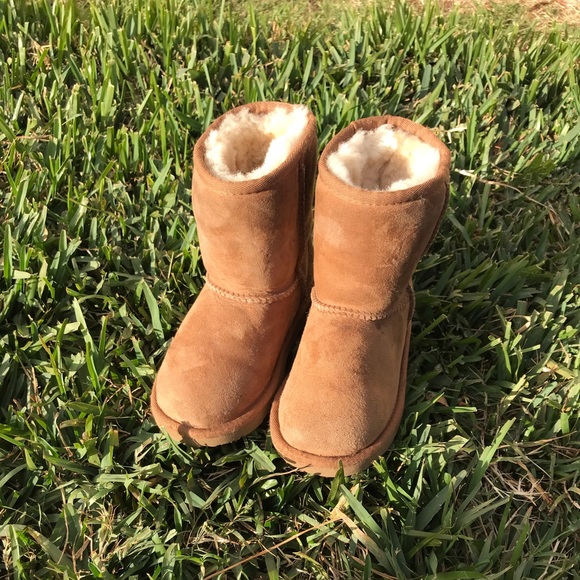 UGG Other - UGG🍁🍂Classic short toddler Sz 10